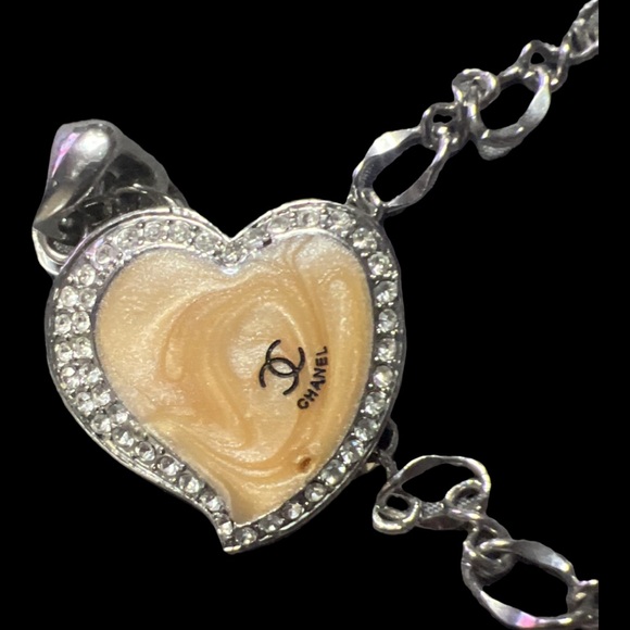 🔥🔥BEAUTY Chanel pendant ONLY stumped in the front 🔥🔥w dust bag - Picture 4 of 8